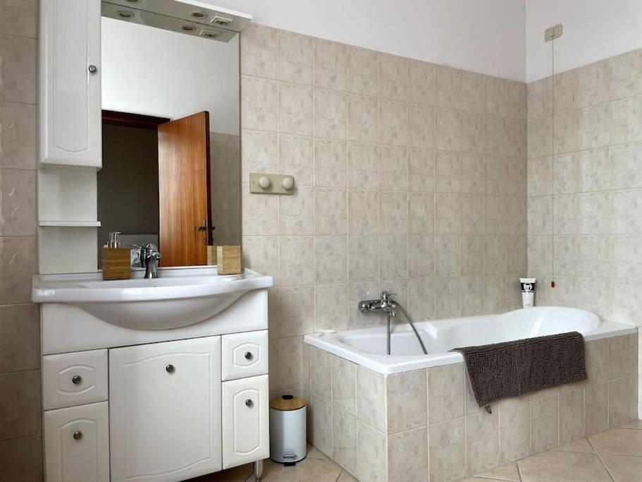 Casa Isore Con 3 Da Letto * Pesaro